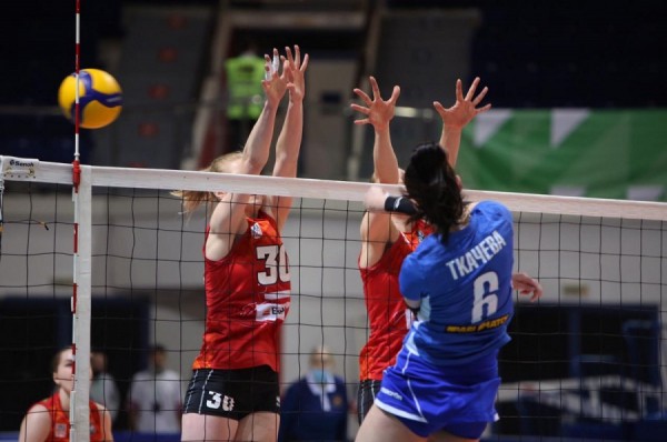 Волейбол: «Уралочка» всухую обыграла «Динамо-Метар»