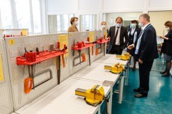 Лицей Екатеринбурга стал площадкой для участников Всероссийской олимпиады по технологии Лицей Екатеринбурга стал площадкой для участников Всероссийской олимпиады по технологии