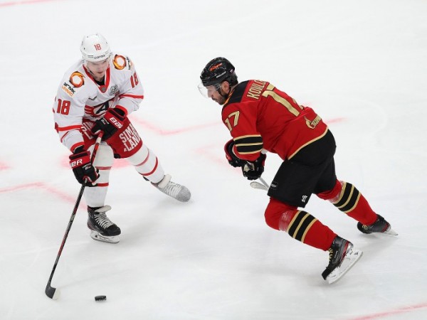 Хоккей: «Автомобилист» во втором матче 1/8 Кубка Гагарина уступил «Авангарду» Хоккей: «Автомобилист» во втором матче 1/8 Кубка Гагарина уступил «Авангарду»