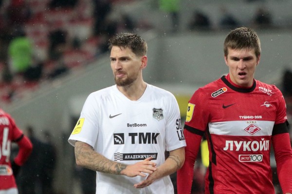 Футбол: «Урал» уступил «Спартаку» Футбол: «Урал» уступил «Спартаку»