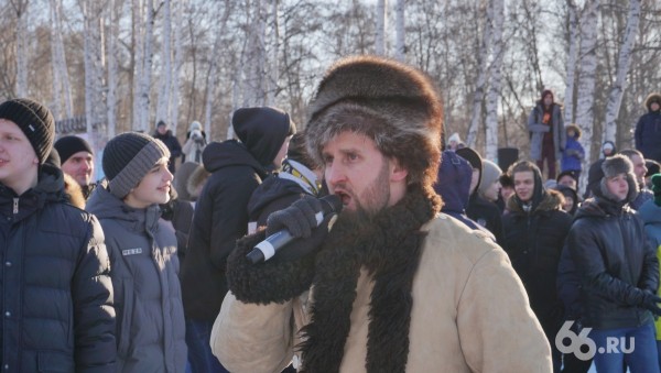 В ЦПКиО штурмом взяли снежную крепость. Фоторепортаж