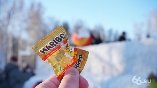 В ЦПКиО штурмом взяли снежную крепость. Фоторепортаж