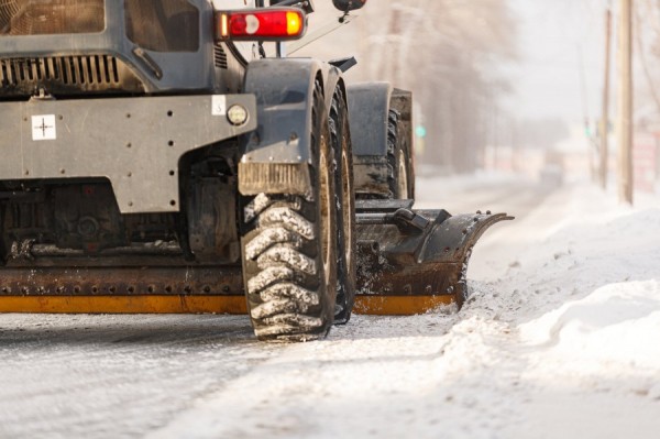 Коммунальные службы вывели в ночь на борьбу со снегом более 300 спецтехники Коммунальные службы вывели в ночь на борьбу со снегом более 300 спецтехники