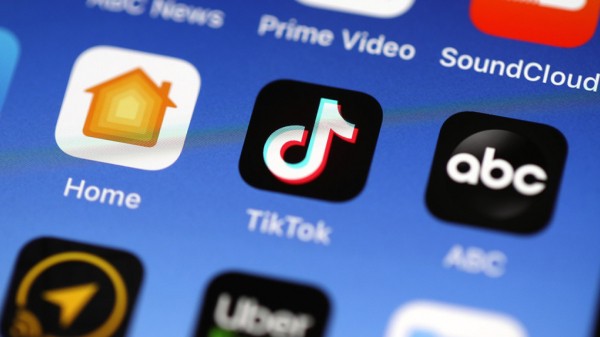 &laquo;Их агитируют в TikTok&raquo;. Родителей в мессенджерах предупредили о призывах детей к массовым самоубийствам