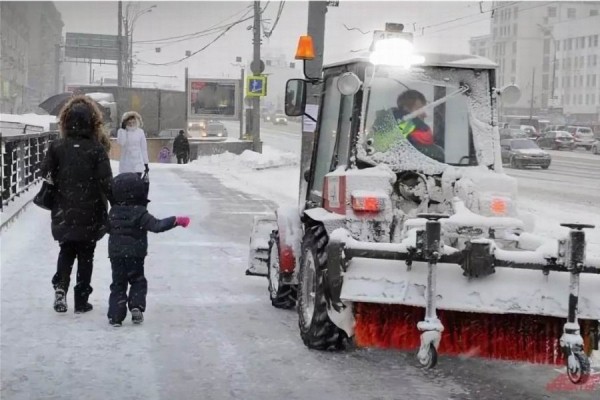 Улицы Екатеринбурга расчищены после выпадения четверти месячной нормы осадков