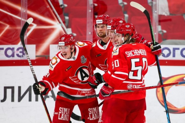 Хоккей: «Автомобилист» размочил счёт в серии с «Авангардом» Хоккей: «Автомобилист» размочил счёт в серии с «Авангардом»