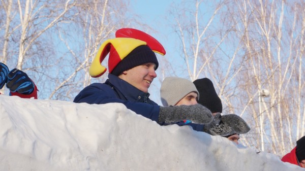 В ЦПКиО штурмом взяли снежную крепость. Фоторепортаж