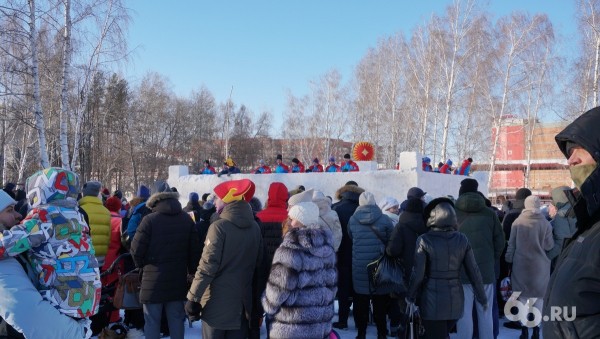 В ЦПКиО штурмом взяли снежную крепость. Фоторепортаж