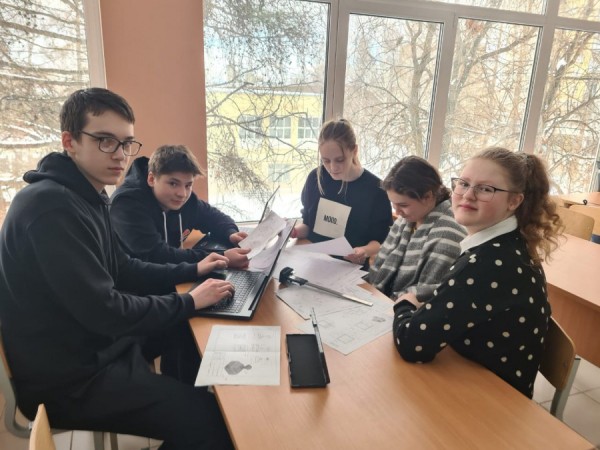 Школьники из Екатеринбурга стали победителями всероссийского отбора Роскосмоса