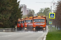 Подготовка к празднику: дорожники отмывают центр Екатеринбурга новым шампунем