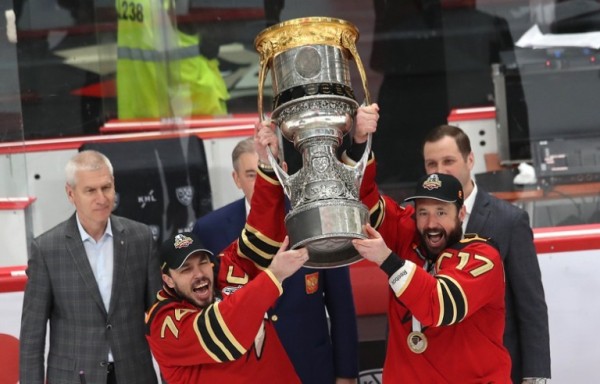 Хоккей: «Авангард» впервые стал обладателем Кубка Гагарина