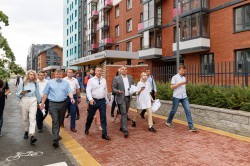Глава Екатеринбурга оценил ход строительства социальных объектов в Солнечном Глава Екатеринбурга оценил ход строительства социальных объектов в Солнечном