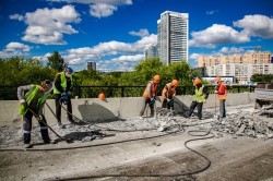 Дорожные службы завершат ремонт улицы 8 Марта к 25 июля