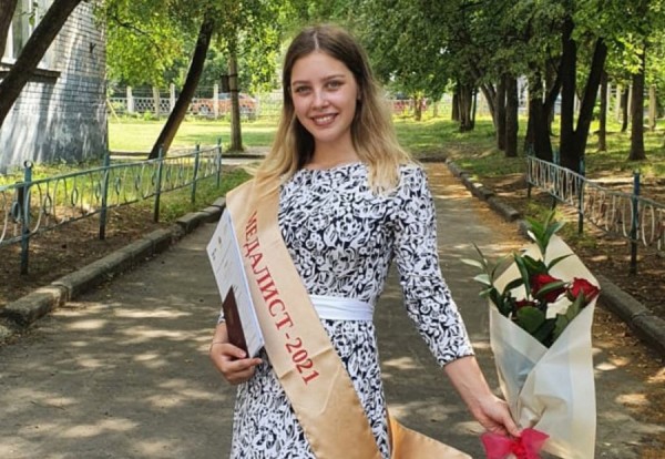 Школьница из Екатеринбурга стала лучшей выпускницей Свердловской области Школьница из Екатеринбурга стала лучшей выпускницей Свердловской области