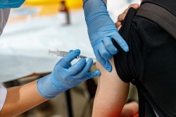 Можно даже беременным: Александр Харитонов рассказал о ходе вакцинации от COVID-19