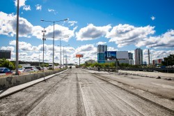 Парковка, тротуары и проезжая часть: дорожники ведут комплексный ремонт на улице Попова