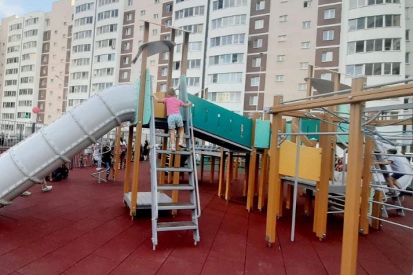 Новый корт и детская площадка появились на Сортировке