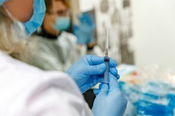 Можно даже беременным: Александр Харитонов рассказал о ходе вакцинации от COVID-19