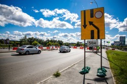 Парковка, тротуары и проезжая часть: дорожники ведут комплексный ремонт на улице Попова