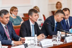 Представители Екатеринбурга и Узбекистана обсудили развитие двусторонних отношений