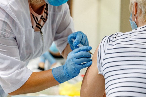 Можно даже беременным: Александр Харитонов рассказал о ходе вакцинации от COVID-19