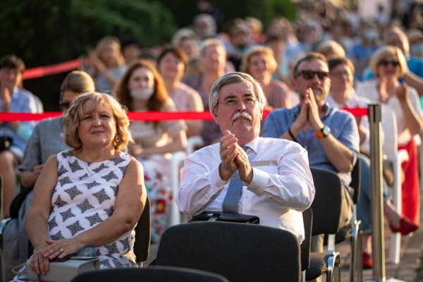 Около 17 тысяч посетителей за 24 дня: в Екатеринбурге завершился Венский фестиваль Около 17 тысяч посетителей за 24 дня: в Екатеринбурге завершился Венский фестиваль