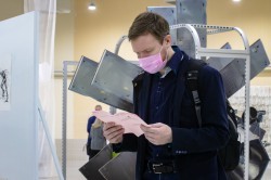 Уральская биеннале современного искусства торжественно открылась в Екатеринбурге Уральская биеннале современного искусства торжественно открылась в Екатеринбурге