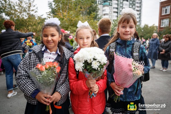 Алексей Орлов поздравил учащихся и педагогов Екатеринбурга с Днём знаний
