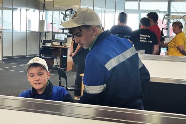 Екатеринбургские лицеисты вошли в тройку лидеров WorldSkills Russia по робототехнике