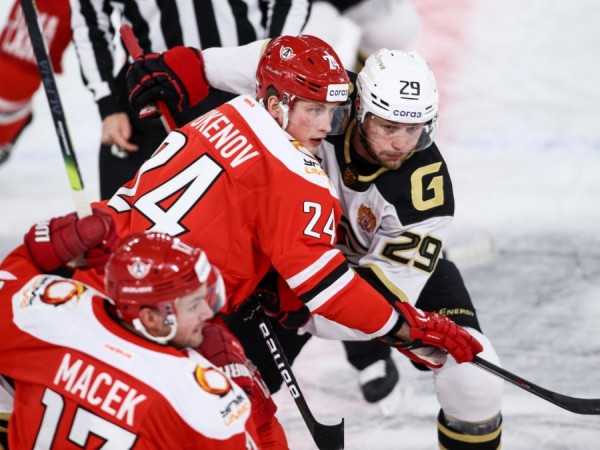 Хоккей: «Автомобилист» одержал яркую победу над «Авангардом» Хоккей: «Автомобилист» одержал яркую победу над «Авангардом»