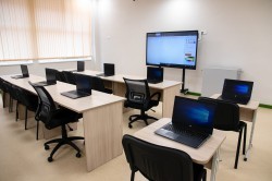 Юные екатеринбуржцы, проживающие в центре, получили новое школьное здание