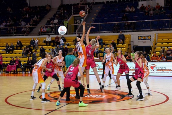 Баскетбол: УГМК открыл сезон в Екатеринбурге разгромом команды из Ростова