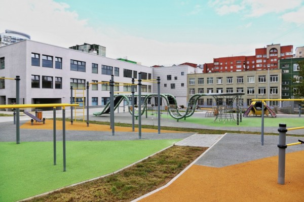 Юные екатеринбуржцы, проживающие в центре, получили новое школьное здание