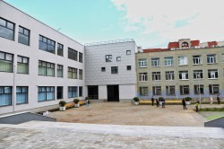 Юные екатеринбуржцы, проживающие в центре, получили новое школьное здание