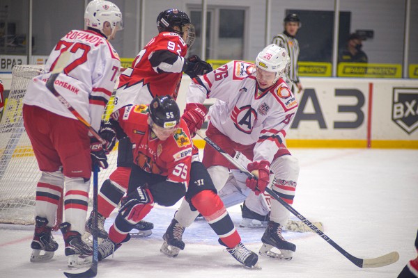 Хоккеисты «Авто» выиграли в овертайме у «Кузнецких Медведей» Хоккеисты «Авто» выиграли в овертайме у «Кузнецких Медведей»