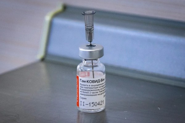 Евгений Куйвашев сделал вакцинацию против COVID-19 обязательной для госслужащих