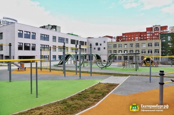 Юные екатеринбуржцы, проживающие в центре, получили новое школьное здание