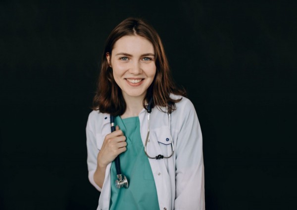 Врач Полина Радостина: «Только прививаясь мы сможем победить пандемию» Врач Полина Радостина: «Только прививаясь мы сможем победить пандемию»