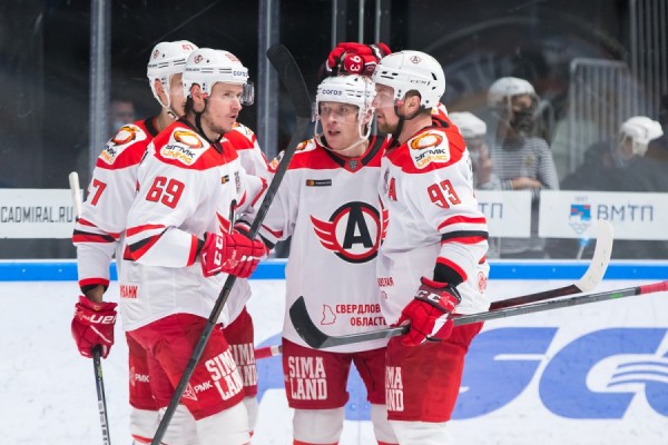 Хоккей: хет-трик Макеева помог «Автомобилисту» разгромить на выезде «Адмирал» Хоккей: хет-трик Макеева помог «Автомобилисту» разгромить на выезде «Адмирал»