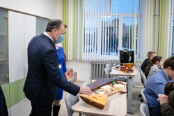 Алексей Орлов открыл обновлённую школу в посёлке Северка