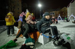 Нарядный каток стал новогодним подарком школе от социально ответственного бизнеса Нарядный каток стал новогодним подарком школе от социально ответственного бизнеса