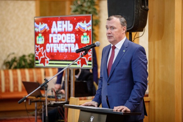 Алексей Орлов поздравил Героев России с праздником