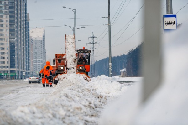 За трое суток коммунальщики вывезли на полигоны более 12 тысяч тонн снега