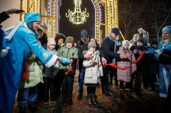 Нарядный каток стал новогодним подарком школе от социально ответственного бизнеса Нарядный каток стал новогодним подарком школе от социально ответственного бизнеса