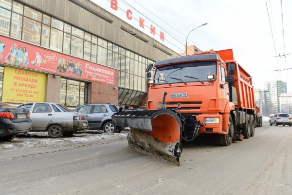 Водитель, помни: неправильно припаркованный автомобиль затрудняет уборку улиц