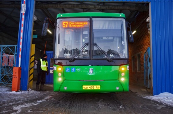 Движение автобусов по улице Артинской откроется раньше срока