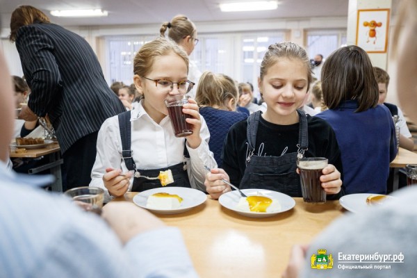 Школьное питание: специалисты тщательно следят за рационом детей