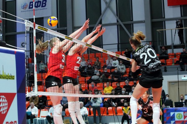 Волейбол: «Ленинградка» прервала победную серию «Уралочки»