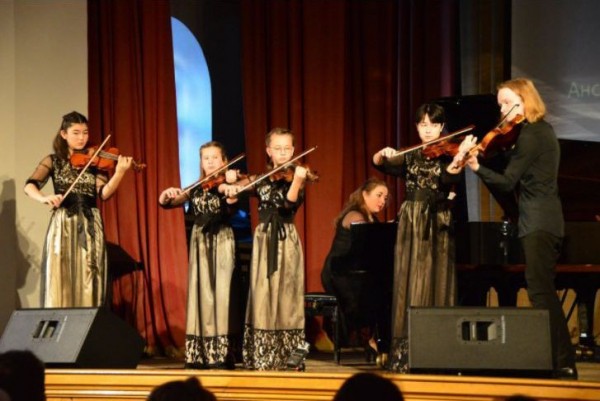 Ученики детских школ искусств Екатеринбурга удостоены губернаторской стипендии