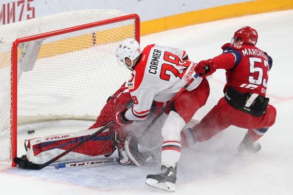 «Автомобилист» в седьмой раз подряд победил «Локомотив» в КХЛ